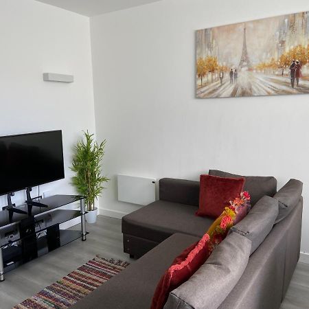 Lovely 2 Double Bedroom Flat With Free Parking - At The Atrium Mk Milton Keynes Bagian luar foto