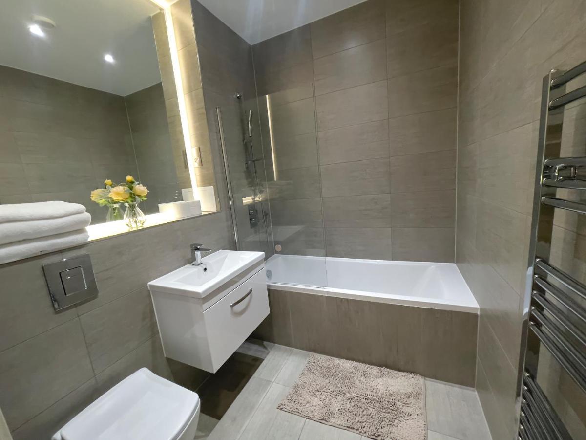 Lovely 2 Double Bedroom Flat With Free Parking - At The Atrium Mk Milton Keynes Bagian luar foto