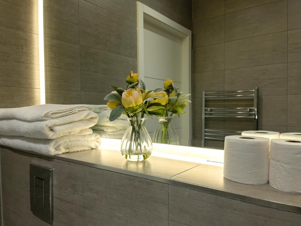 Lovely 2 Double Bedroom Flat With Free Parking - At The Atrium Mk Milton Keynes Bagian luar foto